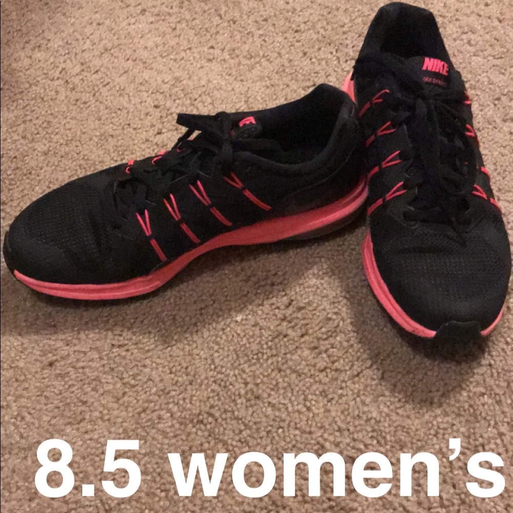 Tennis shoes